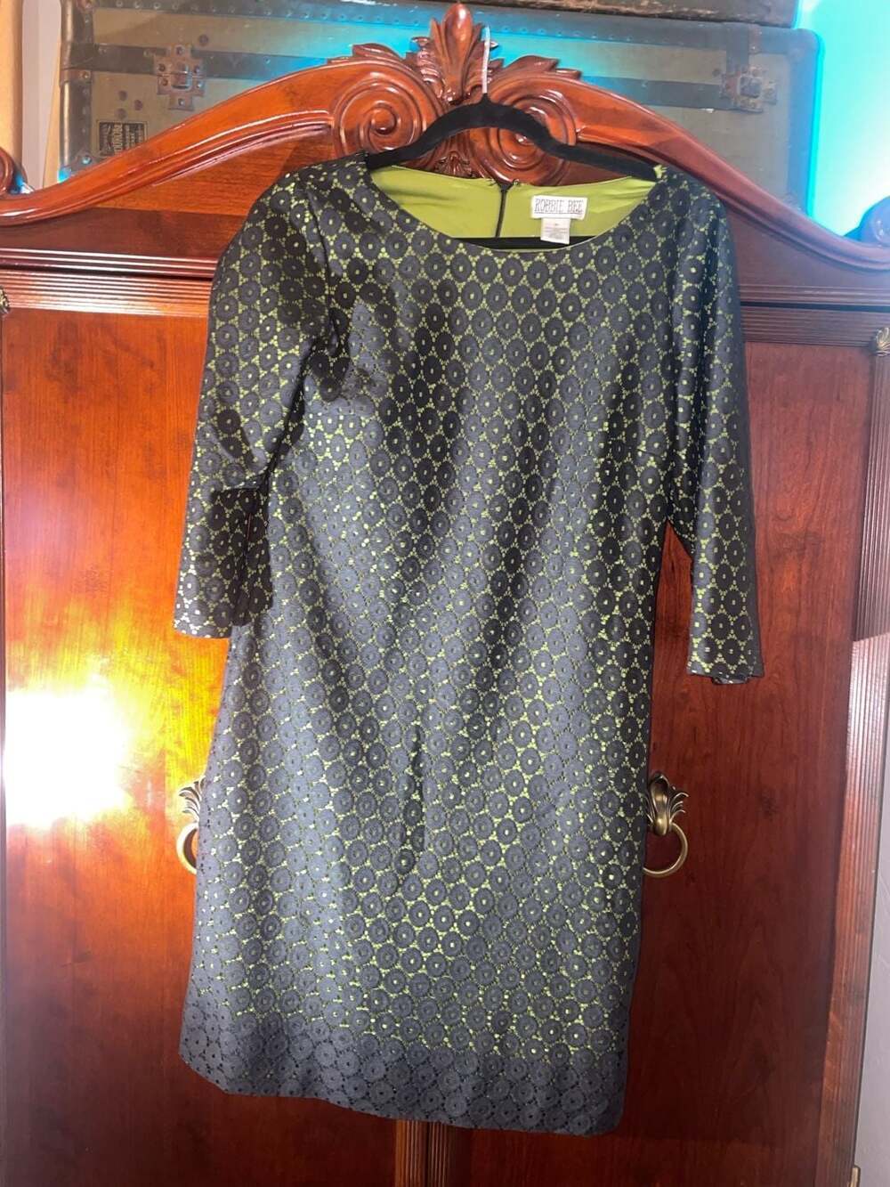 Robbie Bee Women's Size M Black Lace Overlay Sheath Dress with Lime Green Lining